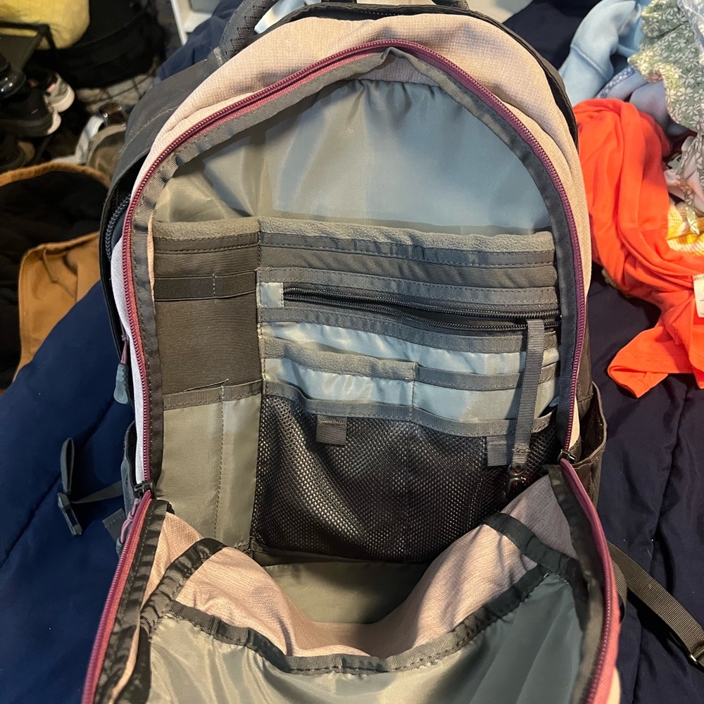Northface Recon Backpack - Picture 6 of 9